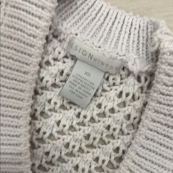 Design History White Button-Up Women's Cardigan - Picture 3 of 12